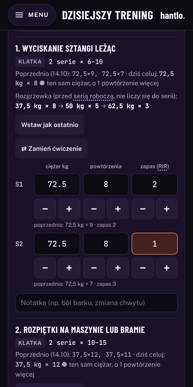 Ekran aplikacji: wyciskanie sztangi leżąc, rozgrzewka, dwie wpisane serie po 72,5 kg × 8 i poprzednie wyniki pod polami.